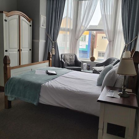 J'S Mayfair Guest House Blackpool Eksteriør billede
