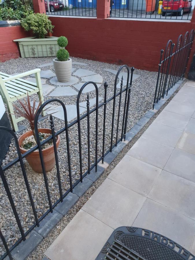 J'S Mayfair Guest House Blackpool Eksteriør billede