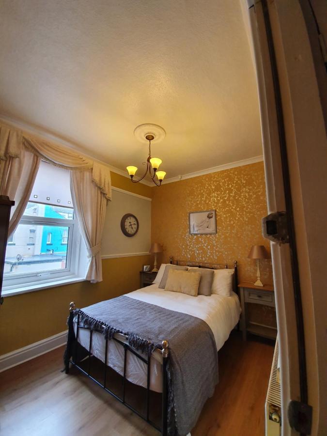 J'S Mayfair Guest House Blackpool Eksteriør billede