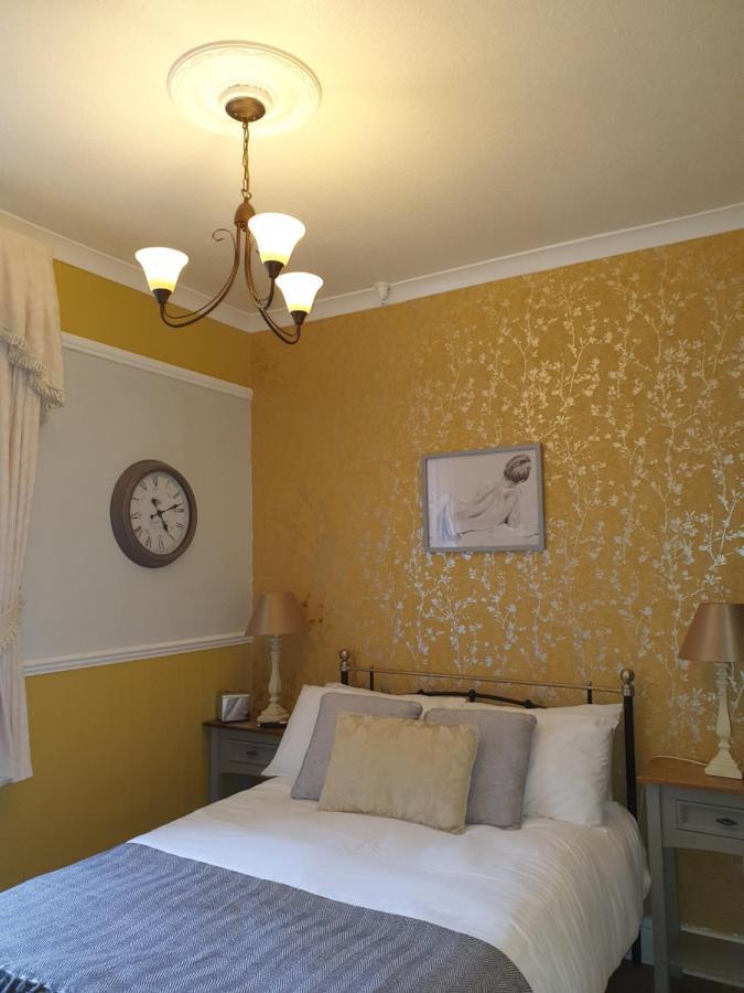 J'S Mayfair Guest House Blackpool Eksteriør billede